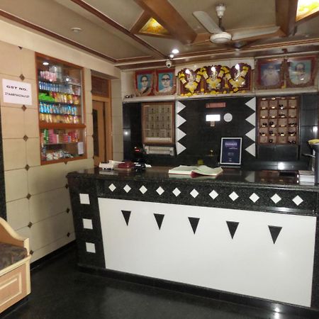 Hotel Padma Нашик Екстериор снимка
