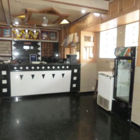Hotel Padma Нашик Екстериор снимка