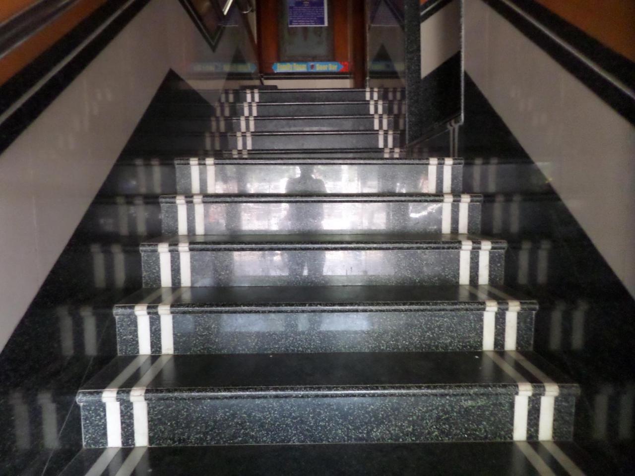 Hotel Padma Нашик Екстериор снимка