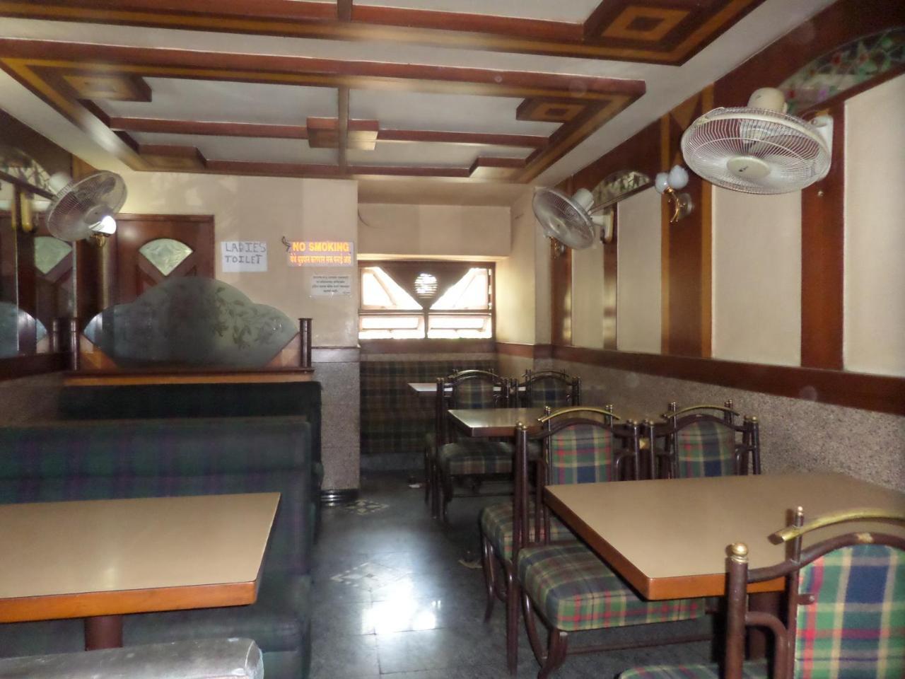 Hotel Padma Нашик Екстериор снимка