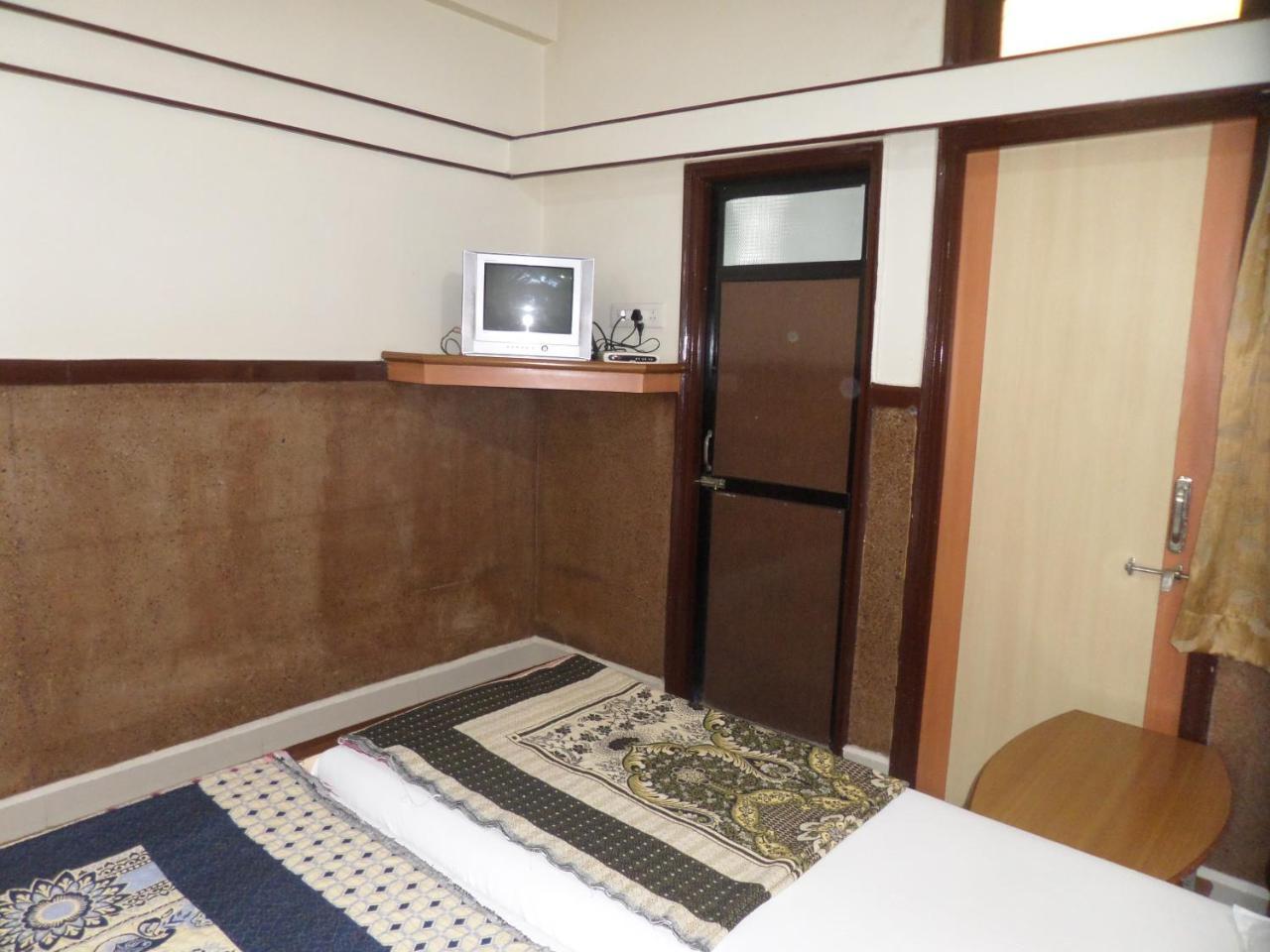 Hotel Padma Нашик Екстериор снимка