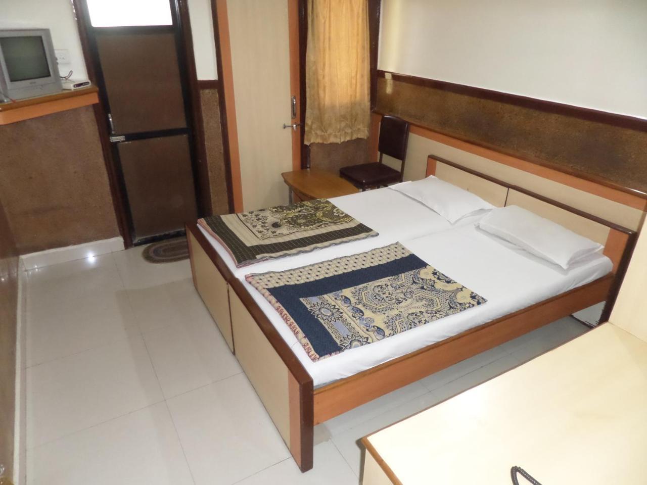 Hotel Padma Нашик Екстериор снимка