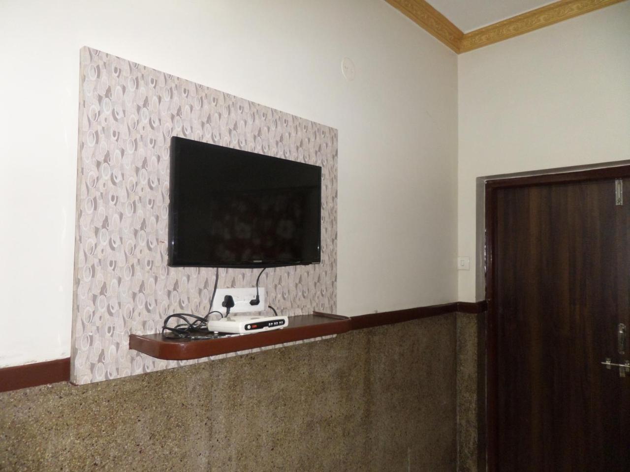 Hotel Padma Нашик Екстериор снимка