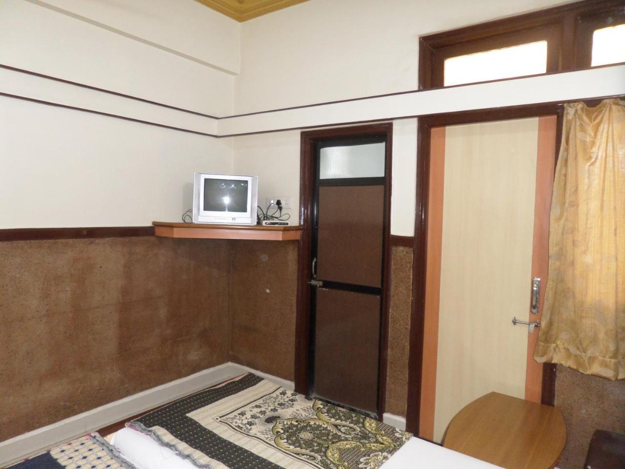 Hotel Padma Нашик Екстериор снимка