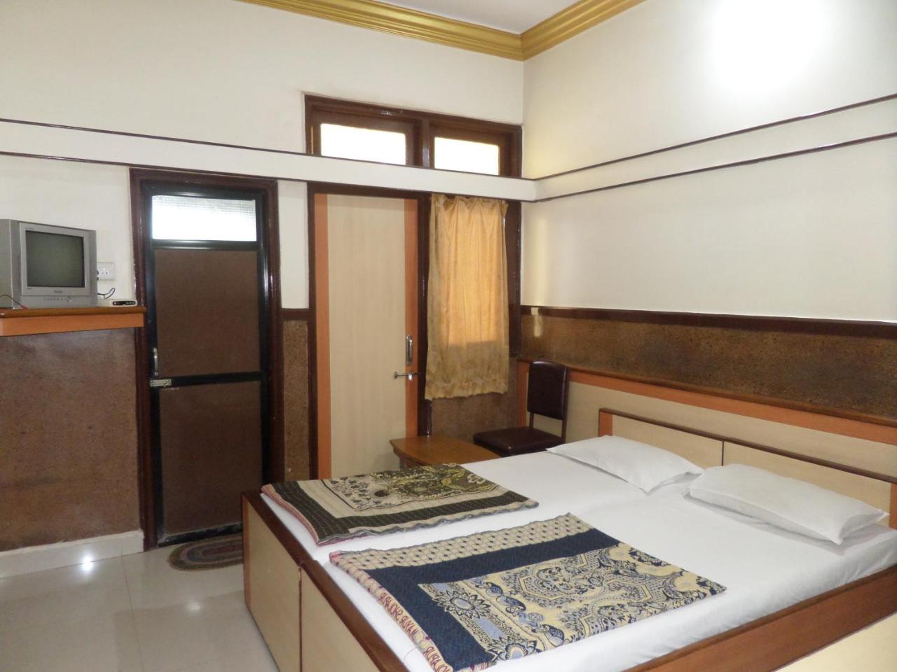 Hotel Padma Нашик Екстериор снимка