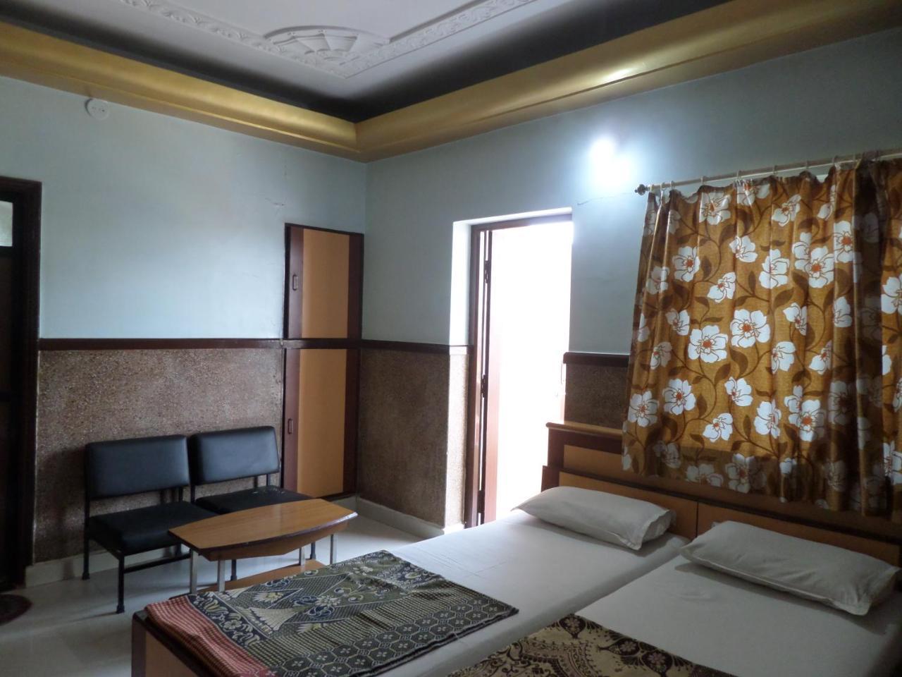 Hotel Padma Нашик Екстериор снимка
